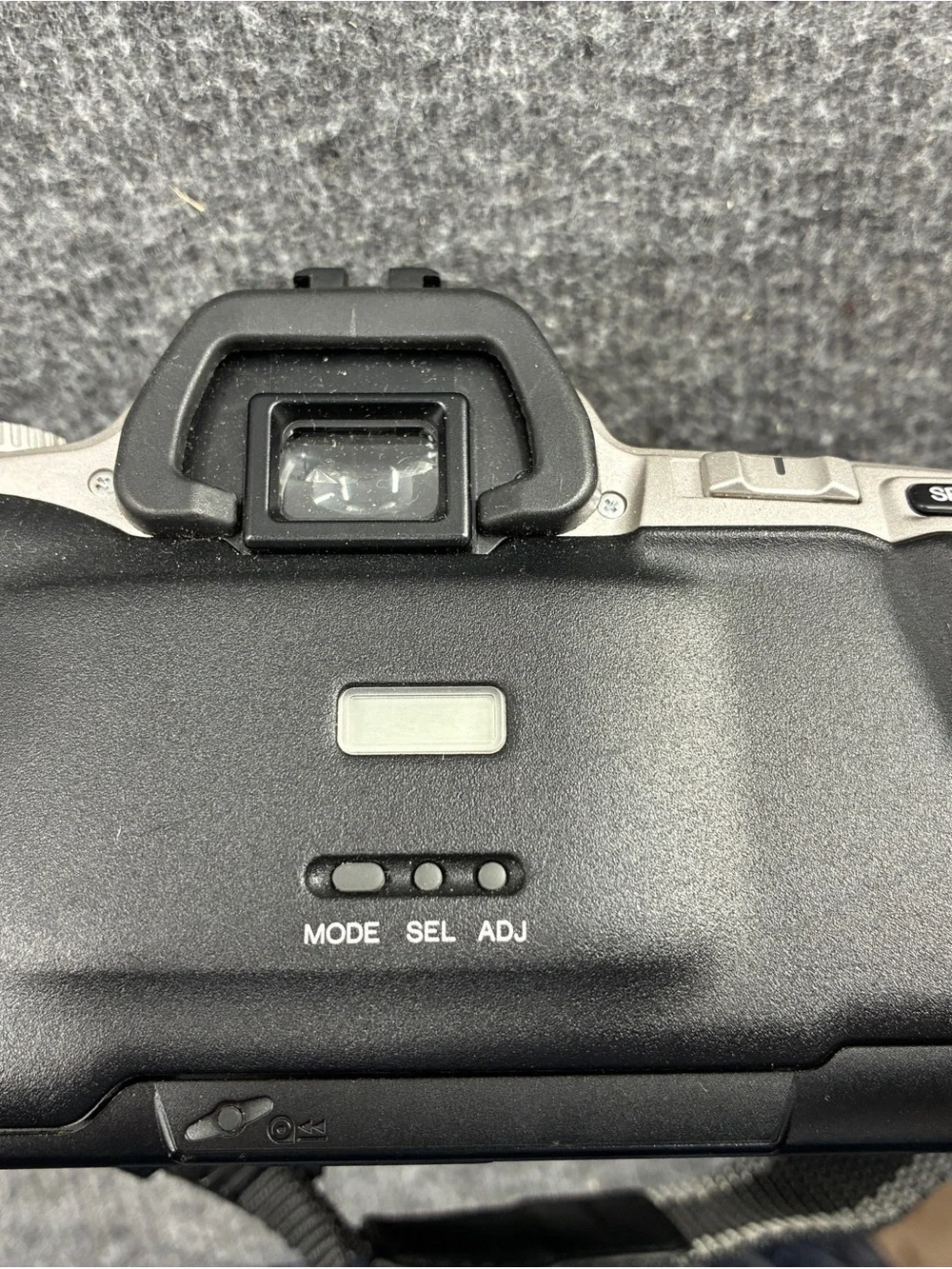 Minolta STsi Silver and Black SLR Film Camera with Quantaray Lens Cap